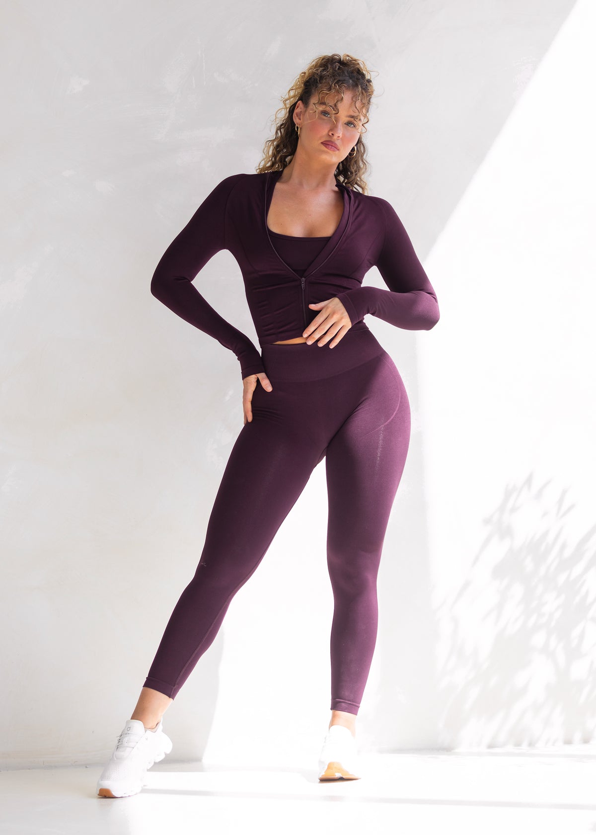 Essence Shape Zipper - Deep Cherry