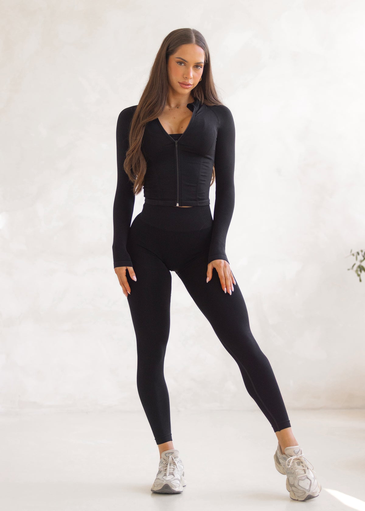 Essence Shape Zipper - Black Zorro